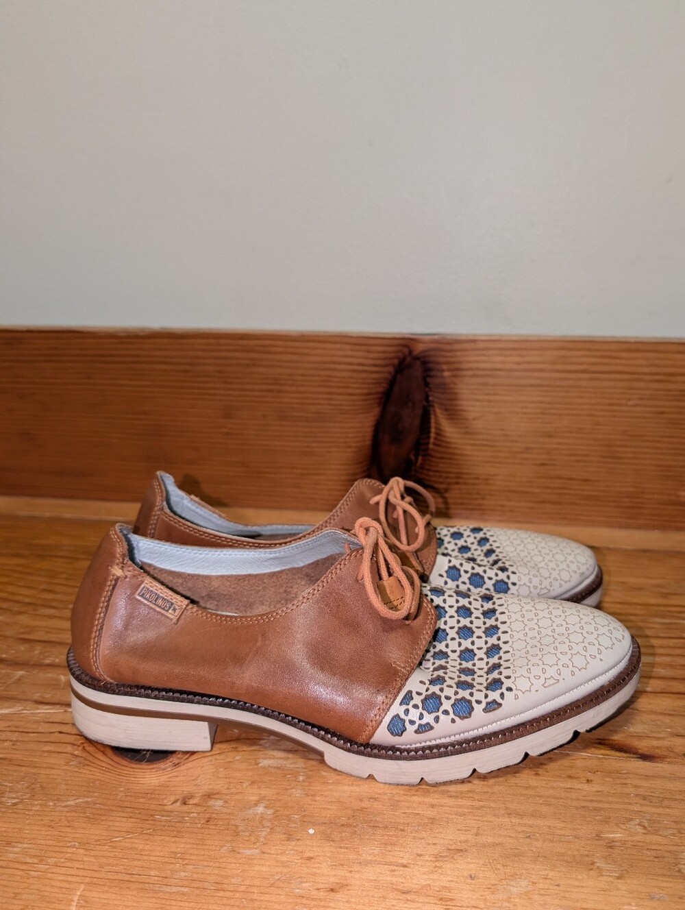 Pikolinos Royal Blue Perforated Leather Oxfords Tan Size 39 (US 8.5)